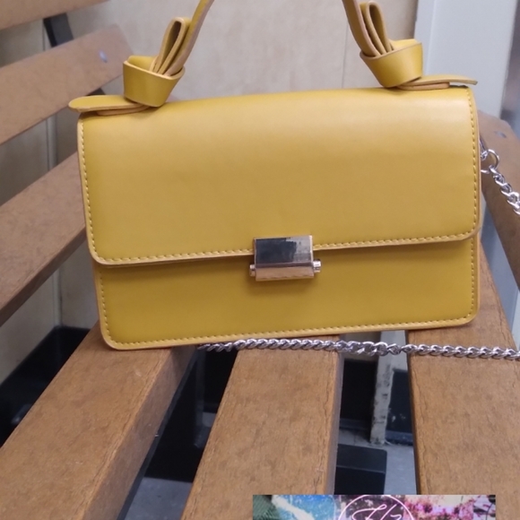 A New Day Small Yellow Purse - Picture 3 of 7